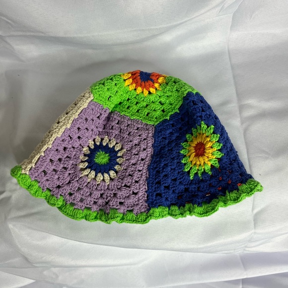 Simple Crochet Hat Multi color flower one size - Picture 4 of 8